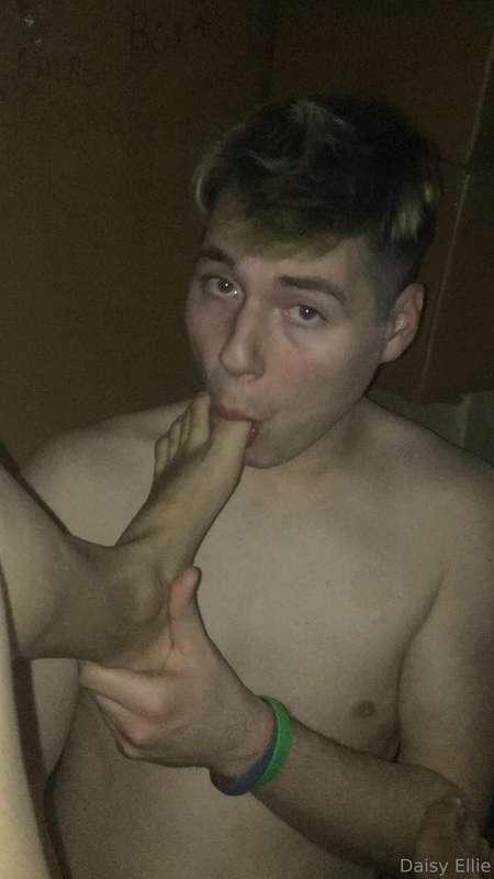 This is the closest a pussy-free cuck should get to sex
@dev..