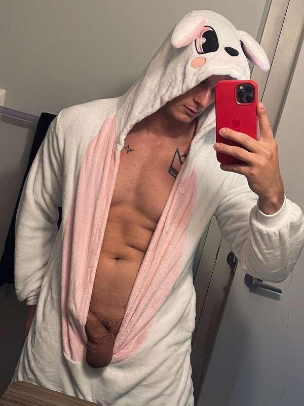 Everyone deserves an Easter egg hunt on Easter weekend 😜💦🐣