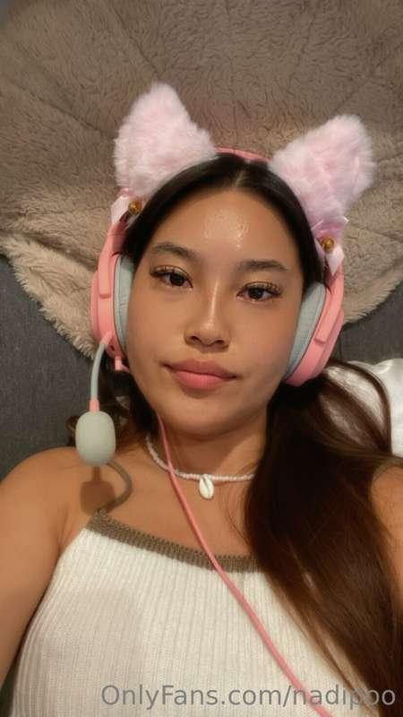 Anyone want to play with me? 😜🎮