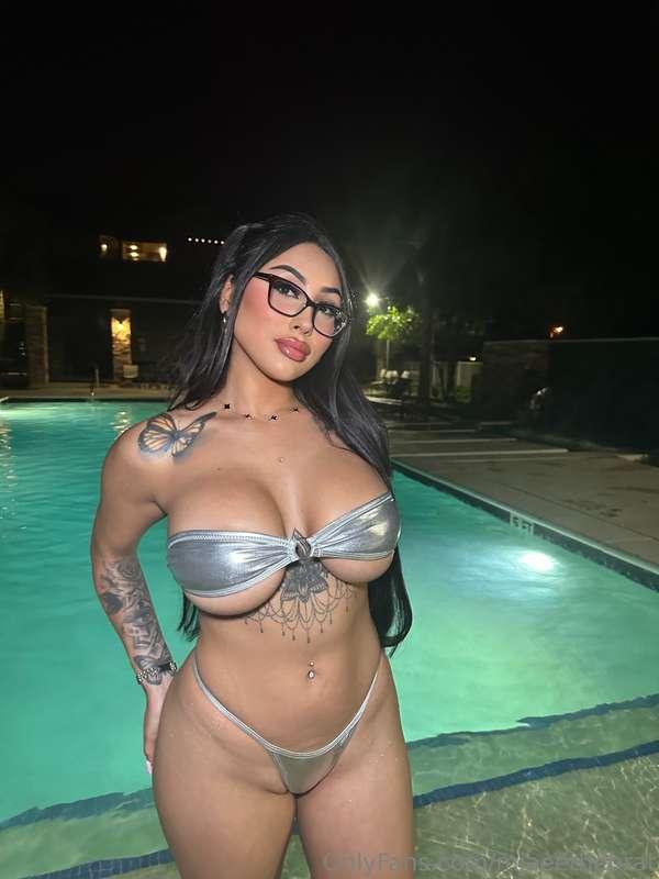 guess how hard my nipples are right now 👀