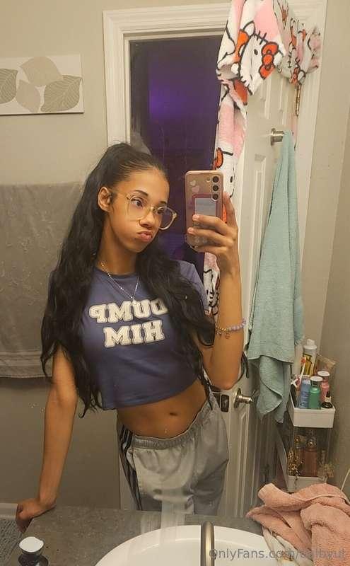 Just getting comfy wbu? 😇💙🩶 [5 nudes]🥰❤️🖤Catch me on:💲 keydr..