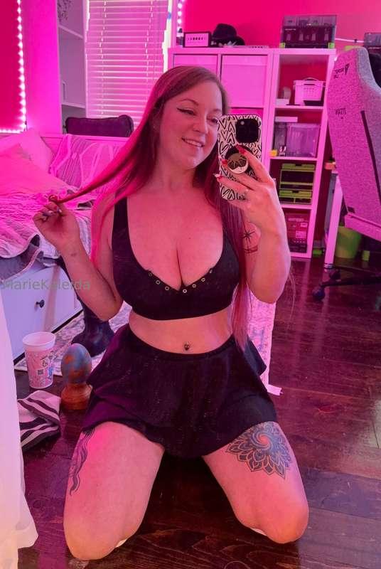 Filming today 🖤I got some new toys, and I’ve been itching to..