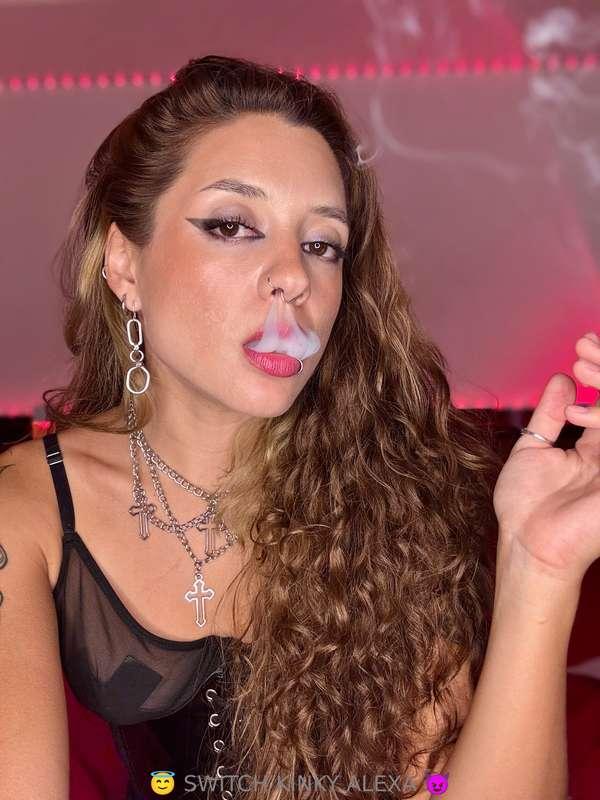 𝐒𝐦𝐨𝐤𝐞 𝐧𝐞𝐯𝐞𝐫 𝐥𝐨𝐨𝐤𝐞𝐝 𝐭𝐡𝐢𝐬 𝐠𝐨𝐨𝐝 🖤