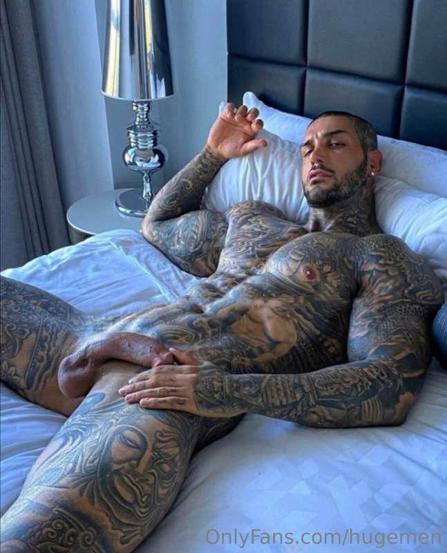 FOLLOW BIG BOY 😘 @alphasmen
