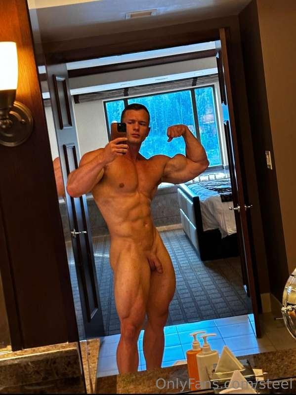 Show big daddy boss some love Today ❤️😈🦍
Hope you had a happ..