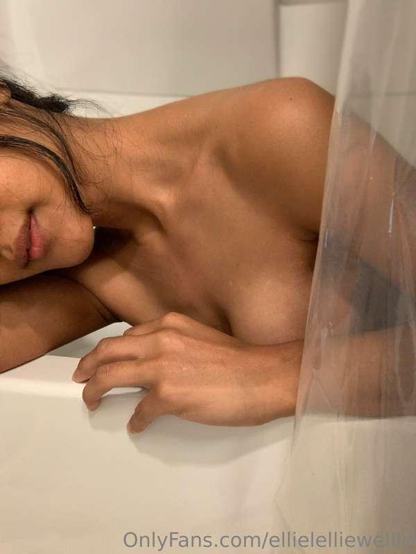 Are baths meant for full grown adults? Lol.  My legs felt li..