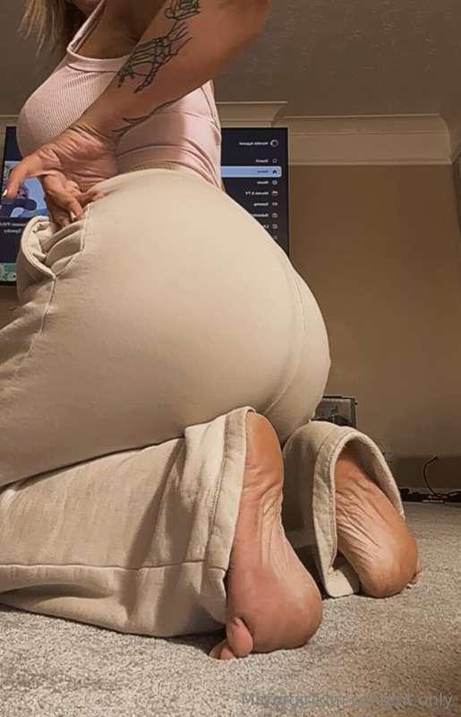 Check your messages to see the photo without the joggers 👀