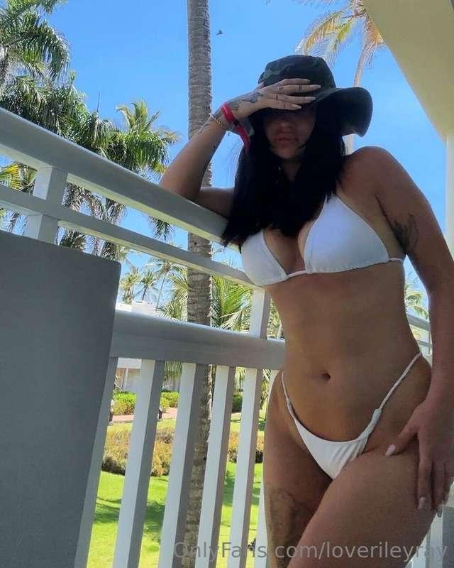 Whiteee