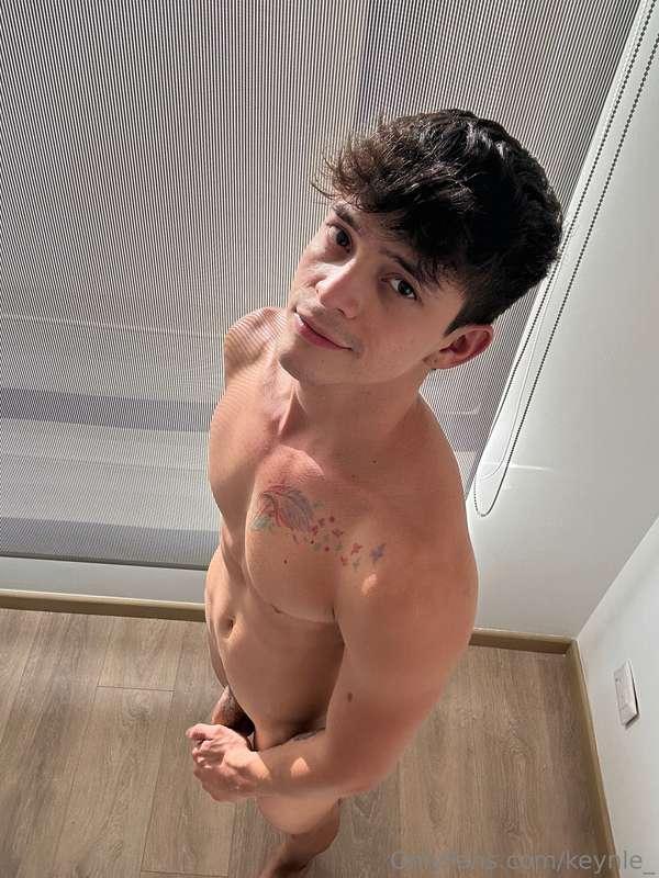 Felt really cute on the first pic 🙈🙈