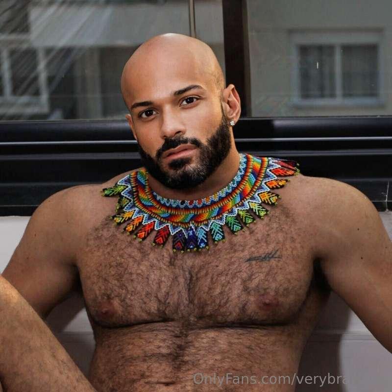 🌺 This Sunday, let yourself be enveloped by passion . 