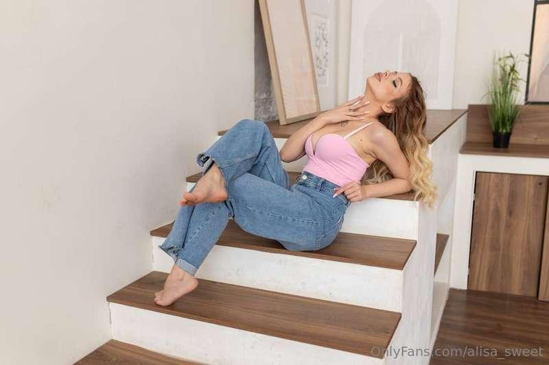 Breathing in the moment, on the steps of life🌸