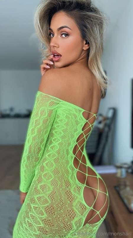 Good girl look, bad girl thoughts💚.