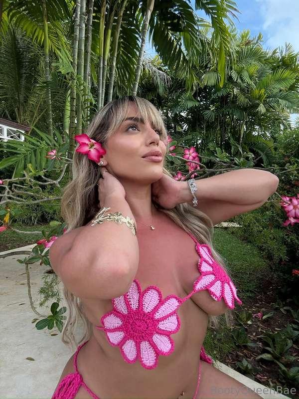 UPDATE: I'm going on a yacht with my gfs to film new content..