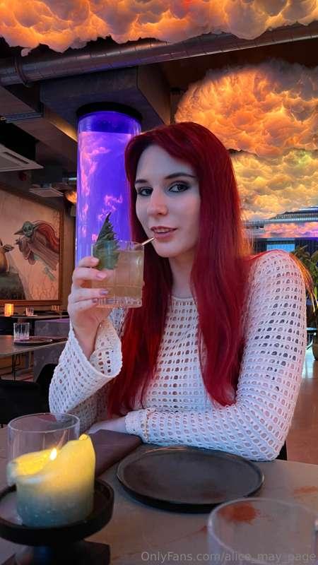 Attention! We're having a cocktail moment of happiness! 😀🍸