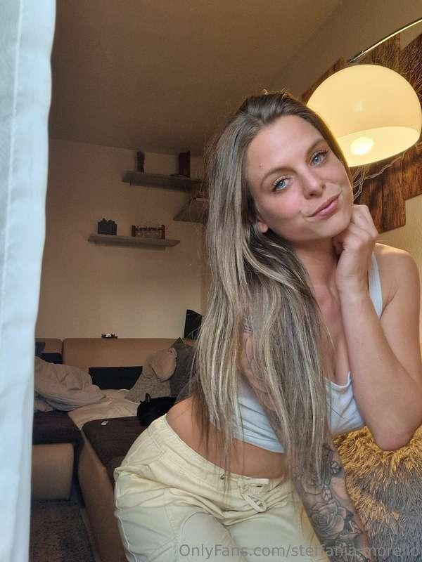 Naaaa Baby was treibst du schönes ? Wie war dein Tag ?❤️

Na..