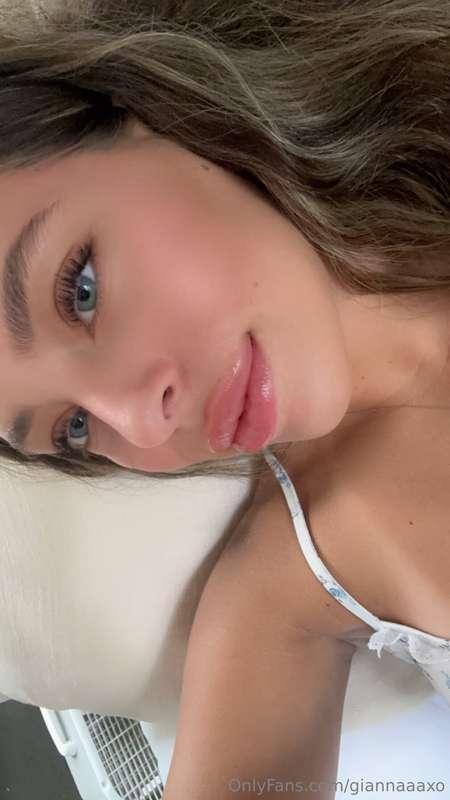 do i have a kissable lips? 😘