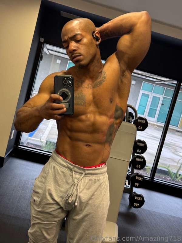 Just finished a killer workout... wanna help me cool down? 😏