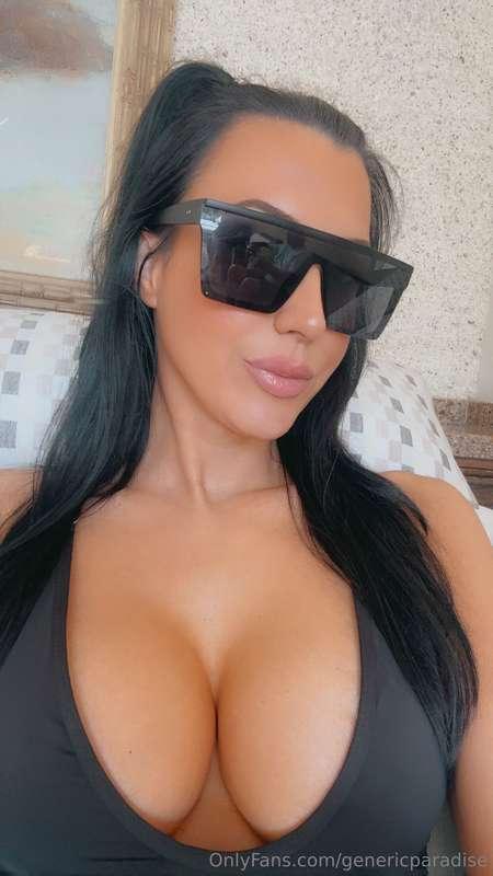 ⛱️☀️Beach day!! Send me a tip to buy me a drink and more swi..