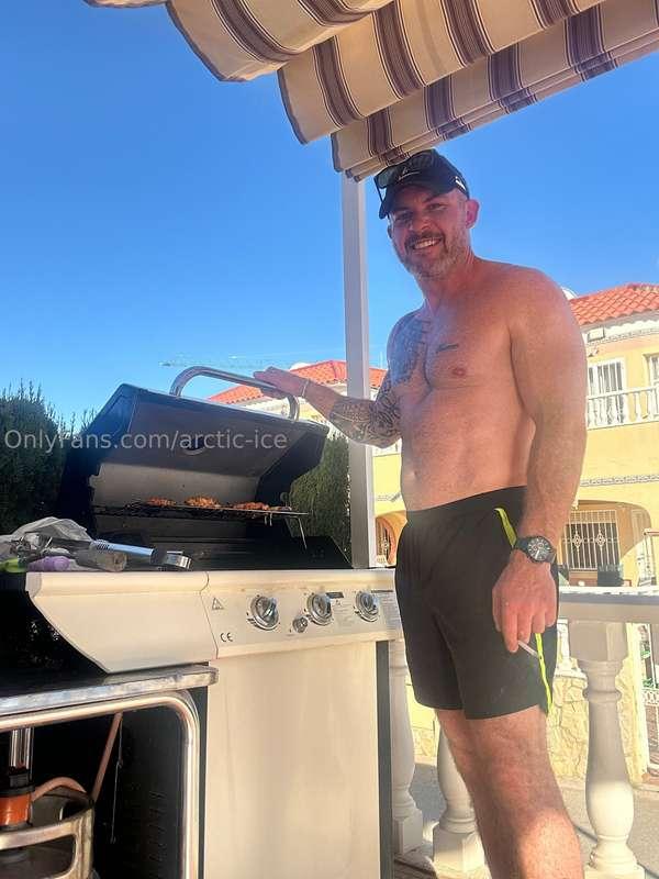 ♠️ Daddy cooking sausages in Spain, would you prefer if I co..