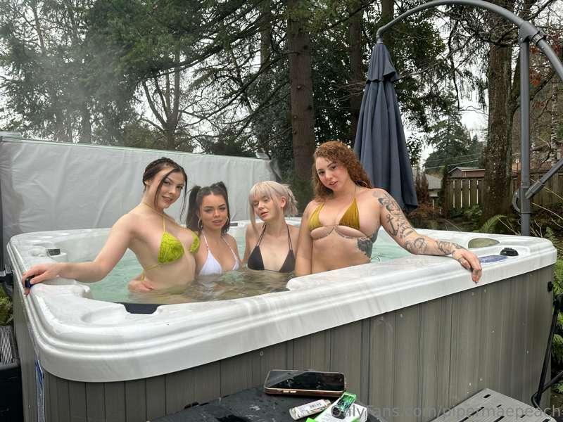 If there's not a hot tub then I don't wanna go! 😋

@yungsucc..