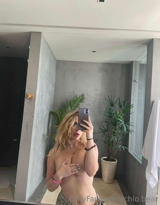 Just got out of the shower 🧼 help me get dirty again 🫢