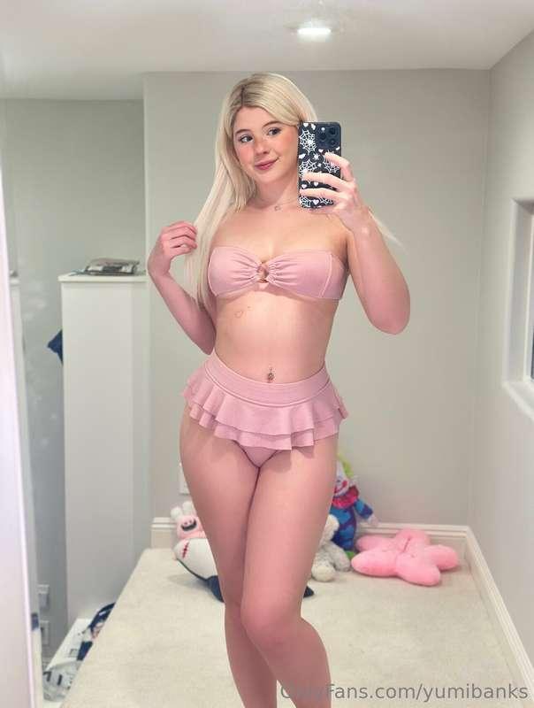 this outfit is missing one thing, your hands. 😉