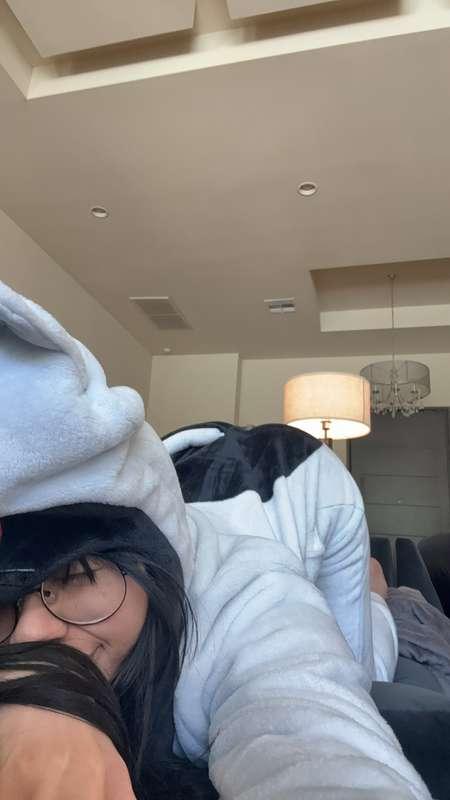 caught in my comfy zone ;3