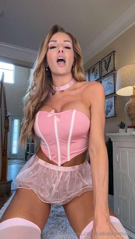 I wanna cum soooo bad right now. 😩💋