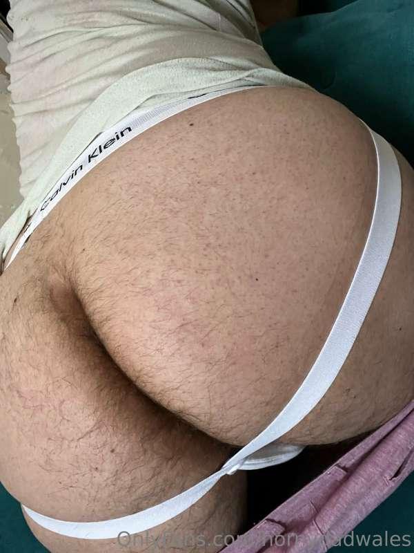 Daddies horny hole needs a service, any of my horny subs wan..
