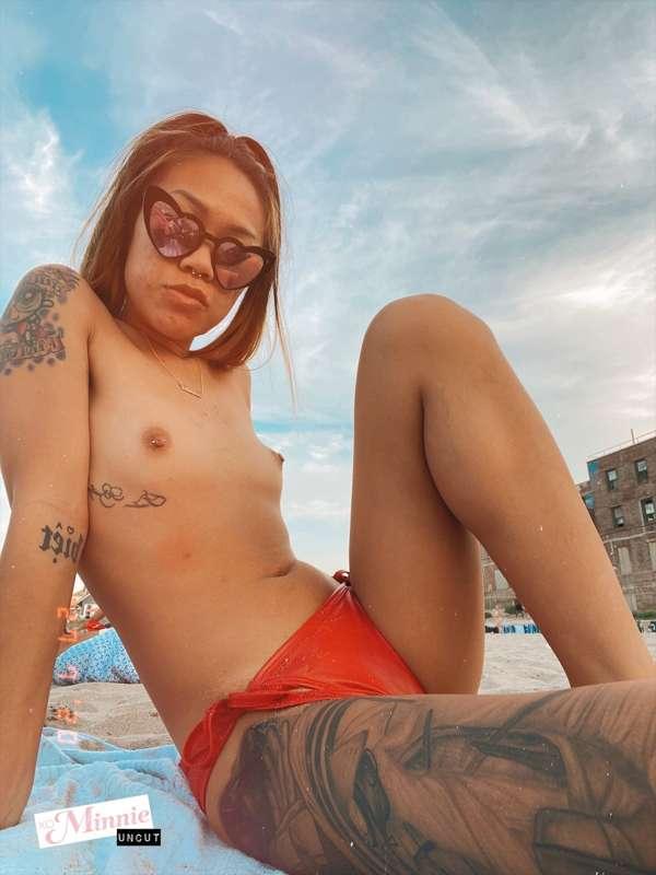 Who else loves the beach? 🥰