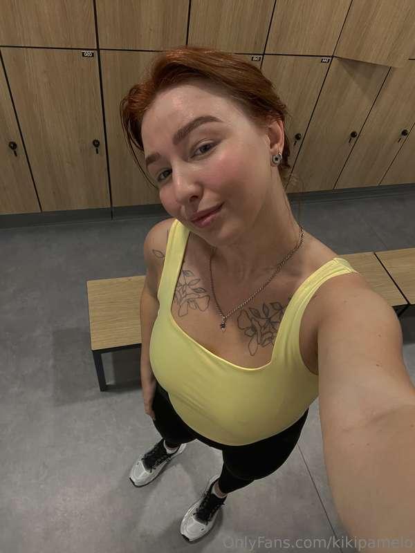 Sports girl🤩, you want me to do a workout with you?🙀