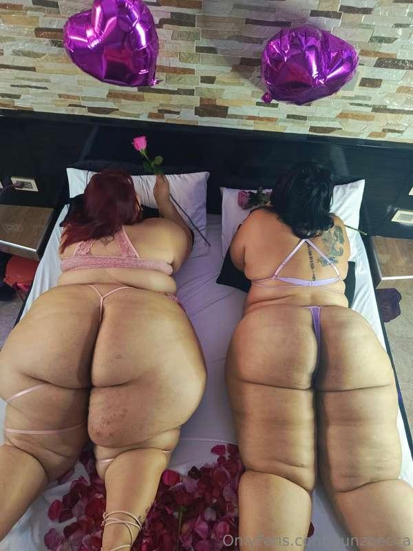 a qué te gustaría estar en medio de ambas 😋😋