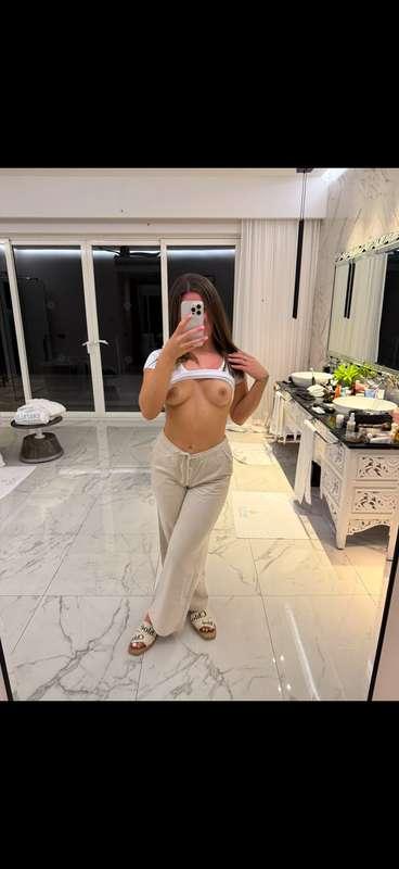 Horny come chat ;) 