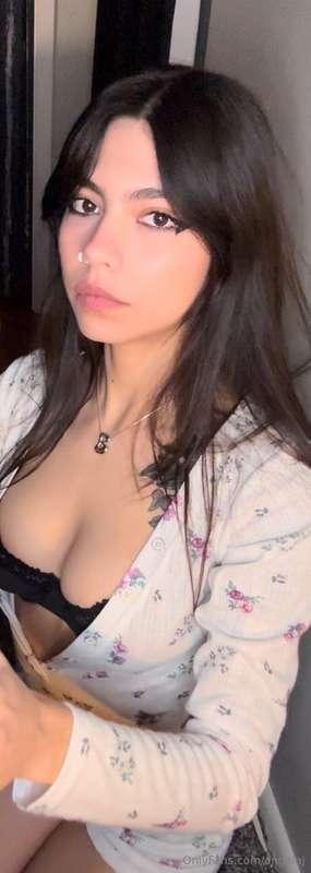 angelaj image #0