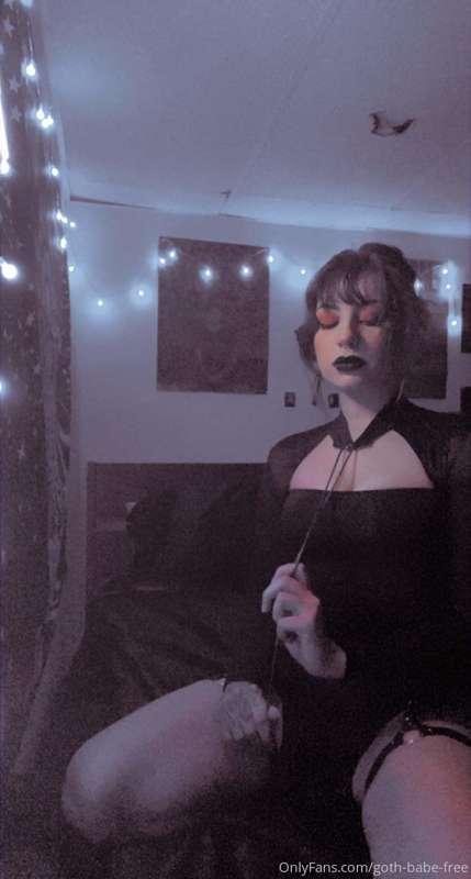 goth-babe-free image #0