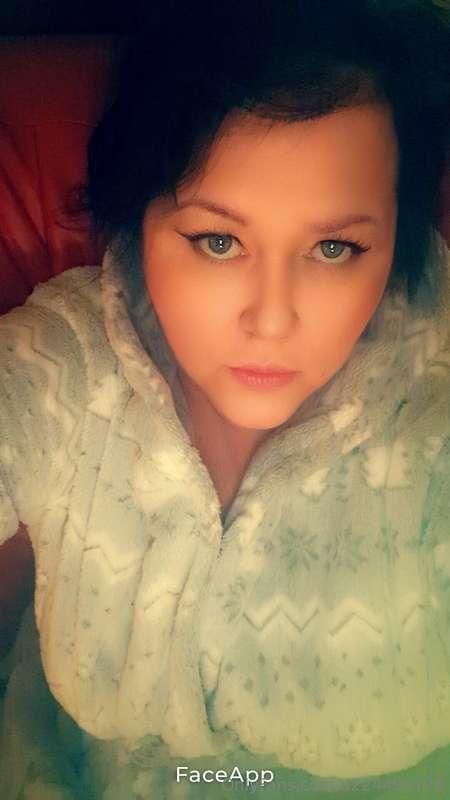 It's snowing here, who wants to keep me warm xx