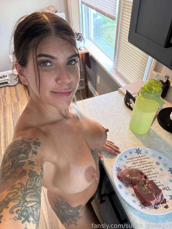 Getting my meat ready for later🥩

#brunette #bigtits #bignips #nipples #greeneyes #tattoos #fitgirl #petite #body #fyp