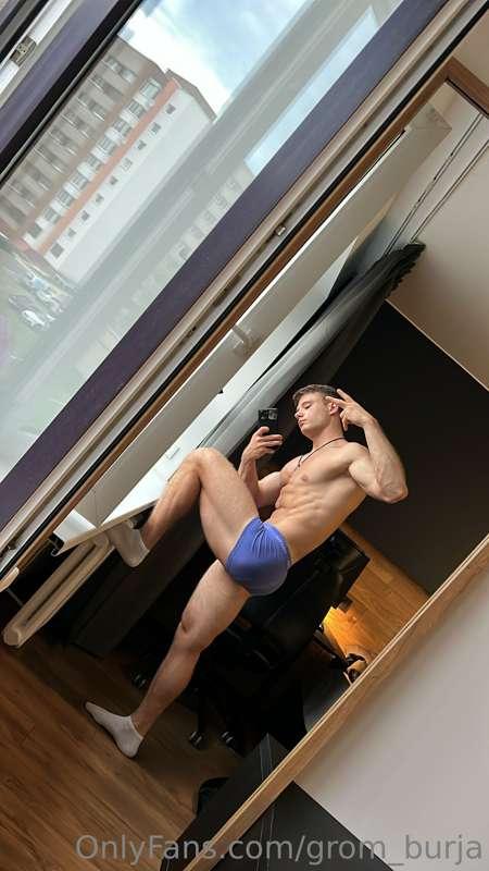 Check out my physique😏💦