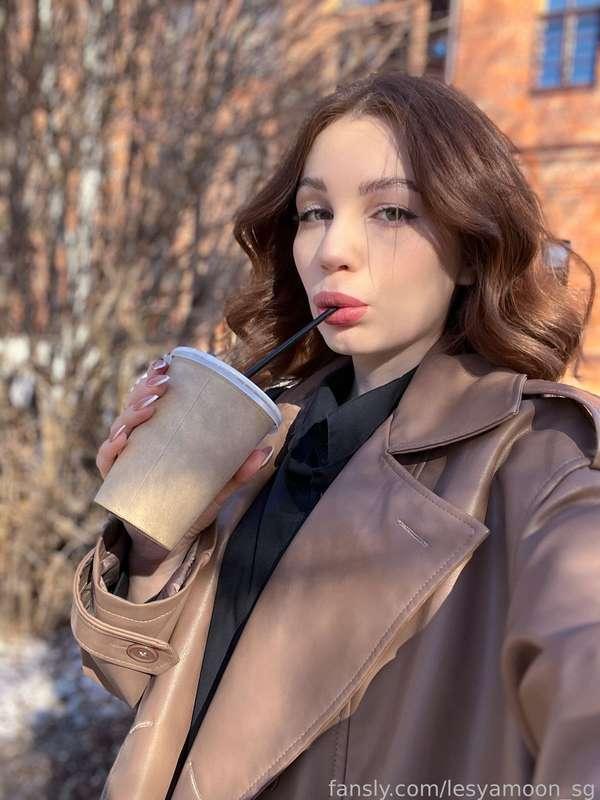 I wish you a great day 🥰

#fyp #cute #cutiegirl #life #greeneyes #brunette #selfie #lifestyle #teen 