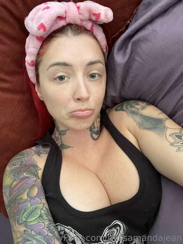 No one to cuddle with, keep me company babe? 💕