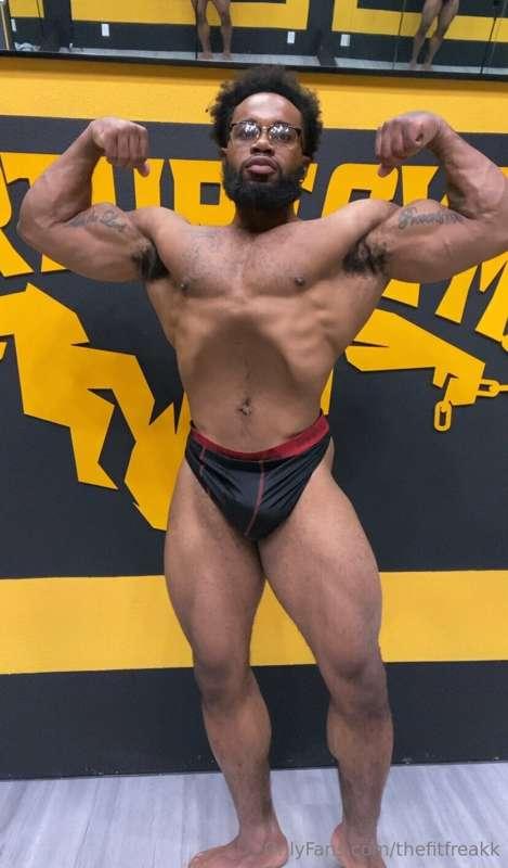 Did some posing yesterday 💪🏾🔥🔥