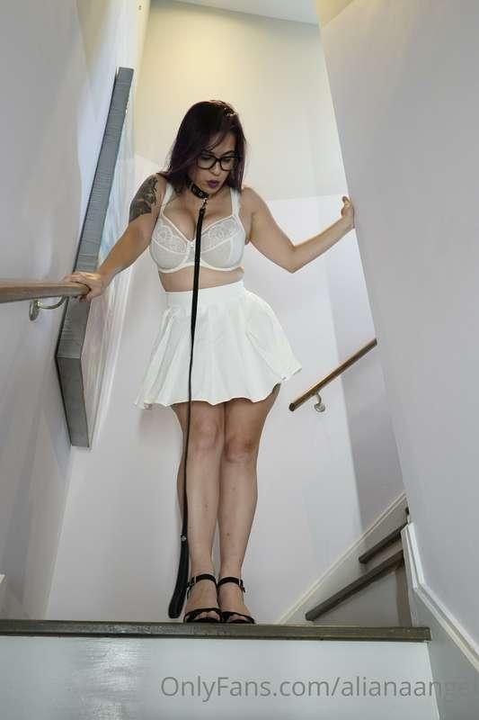Lady in white~