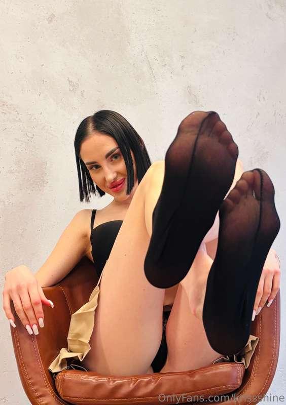 My feet are always ready to play with you 😋