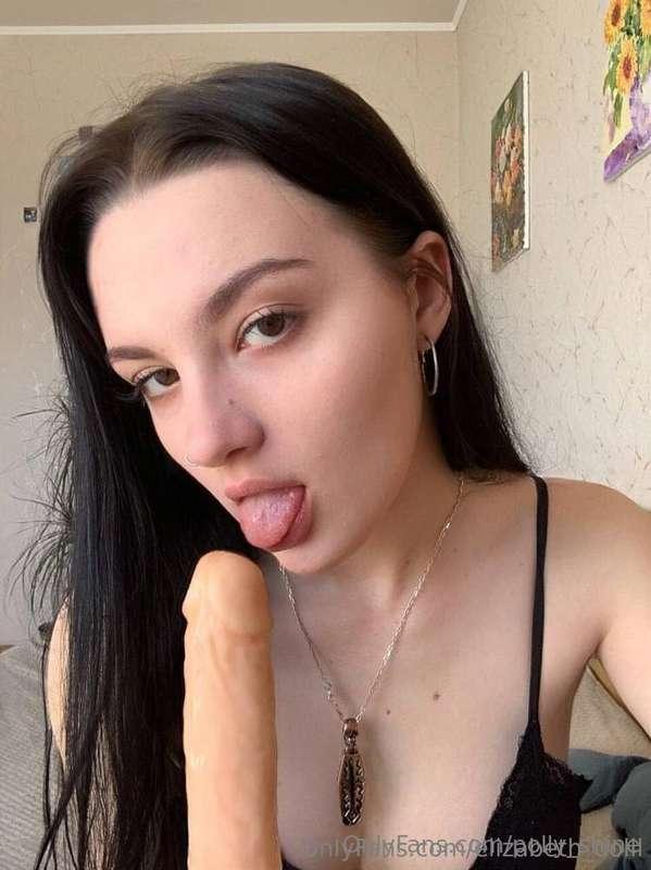 DO YOU WANT TO CUM?💦💦 Look at her👅@elizabeth_dolll wants to ..