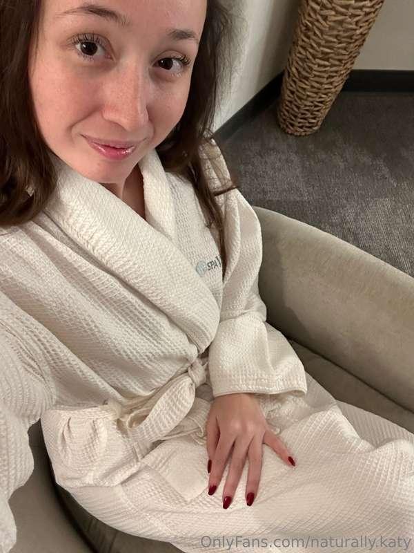 spa day and chill or something like that 🤍💦🤣I need one right..