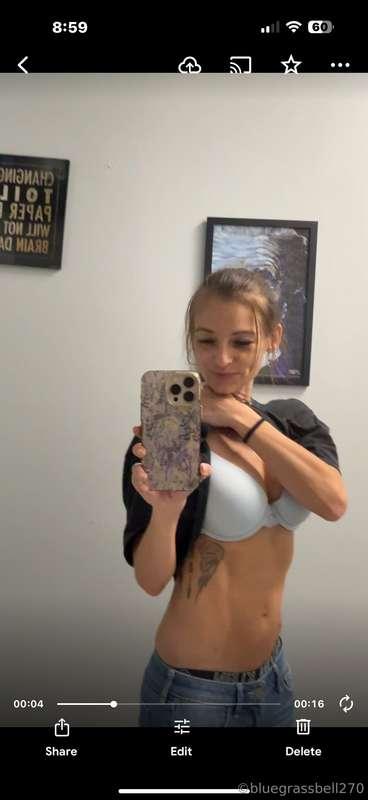 At work titty flash … 🙄🥵😈 she bad lol 