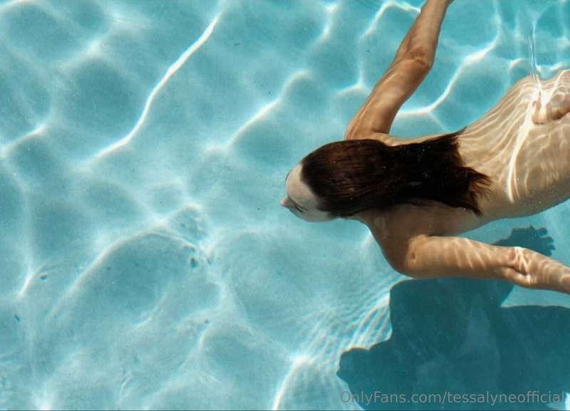 The only way to swim is naked 💦;)