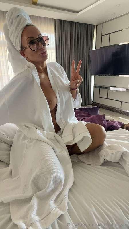 A little nip slip to get your attention 😎