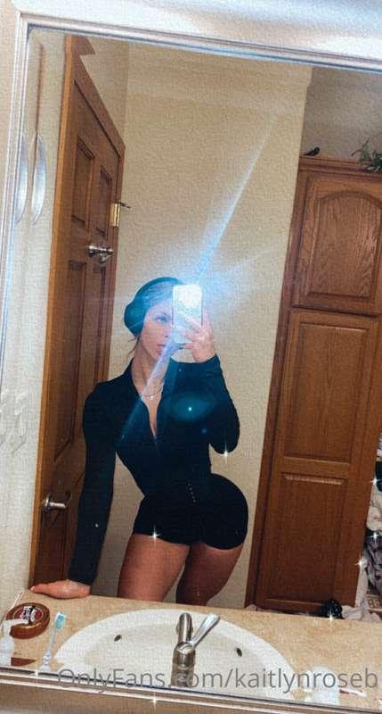 i live in gym outfits… p.s. check your dm’s for new nsfw tik..