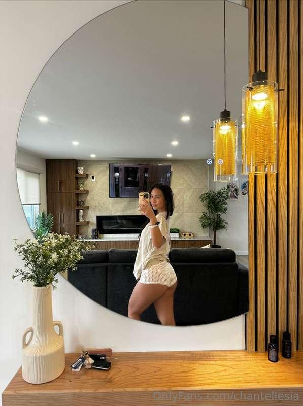 do you think I should clean my mirror??? 😏👀